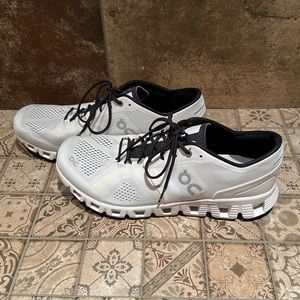 On cloud men’s tennis shoes